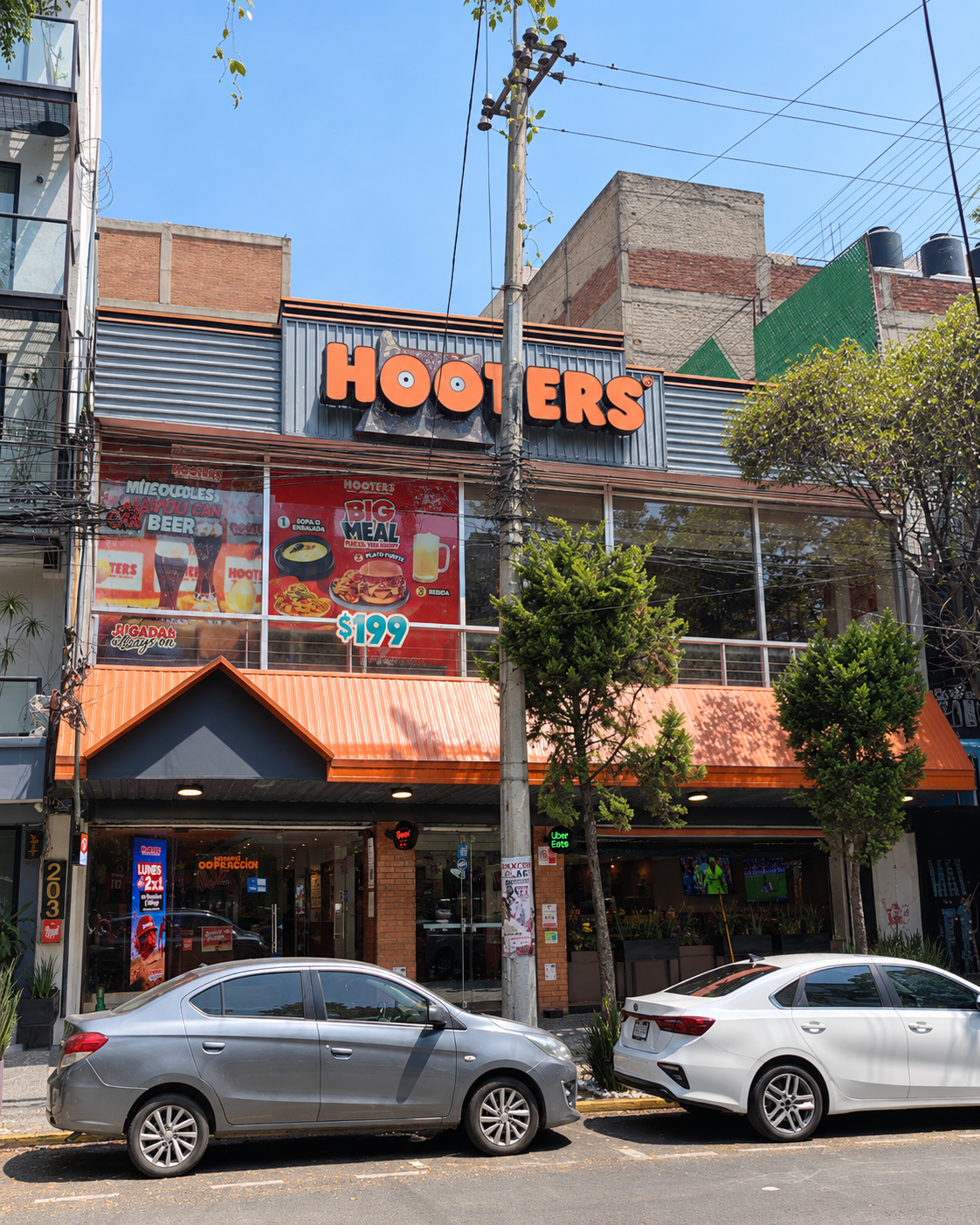 Hooters La Diana