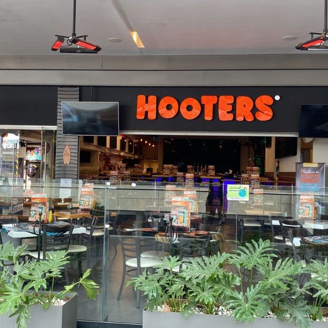 Hooters Oasis