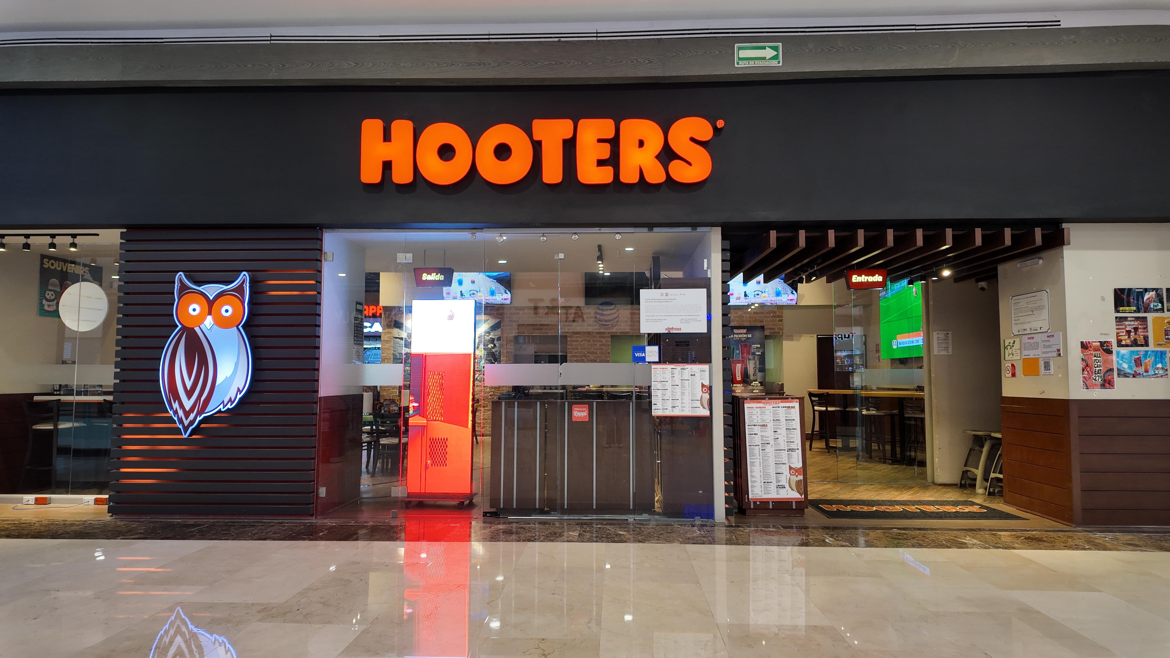 Hooters Centro Santa Fe