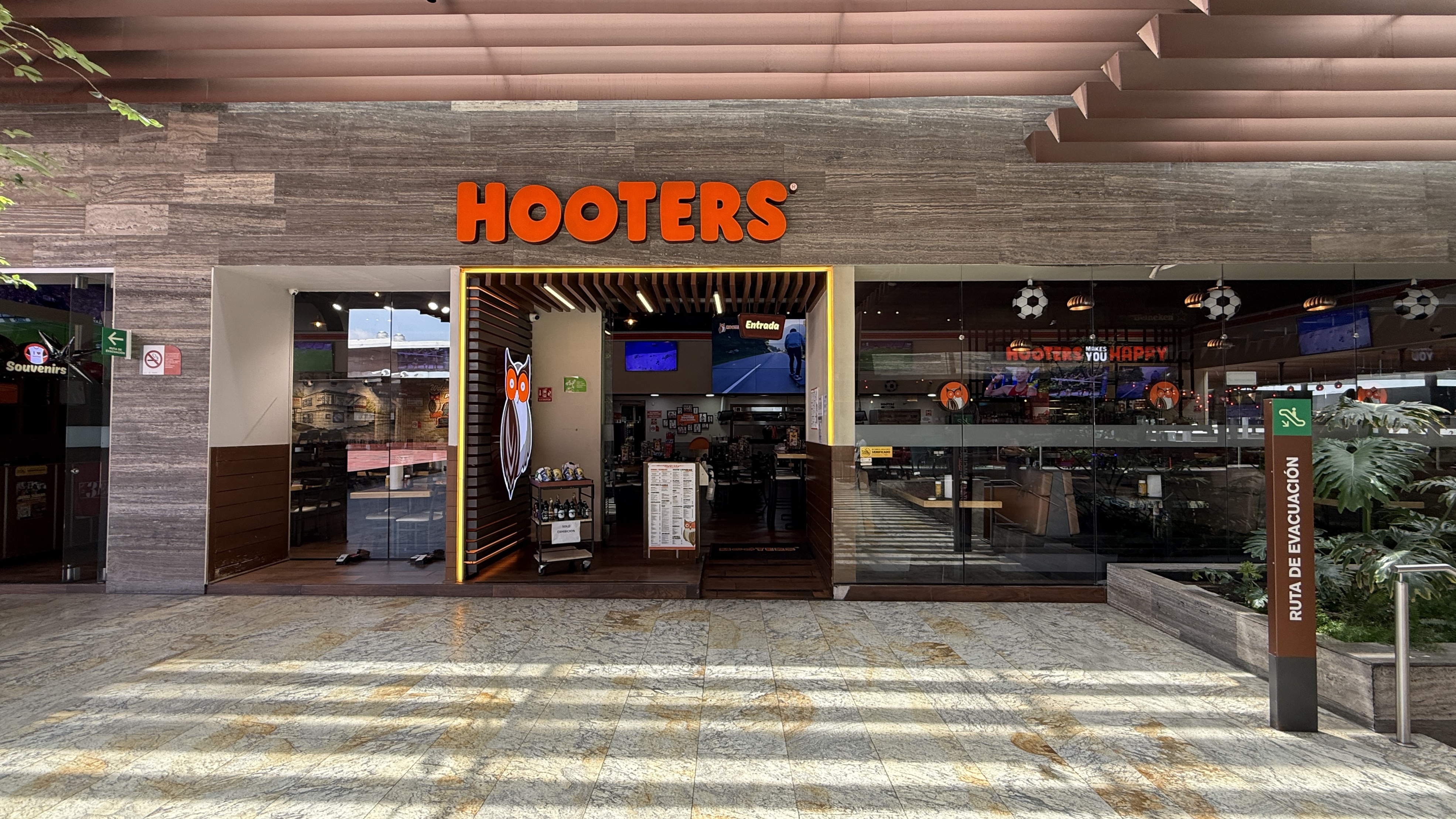 Hooters Plaza Satélite