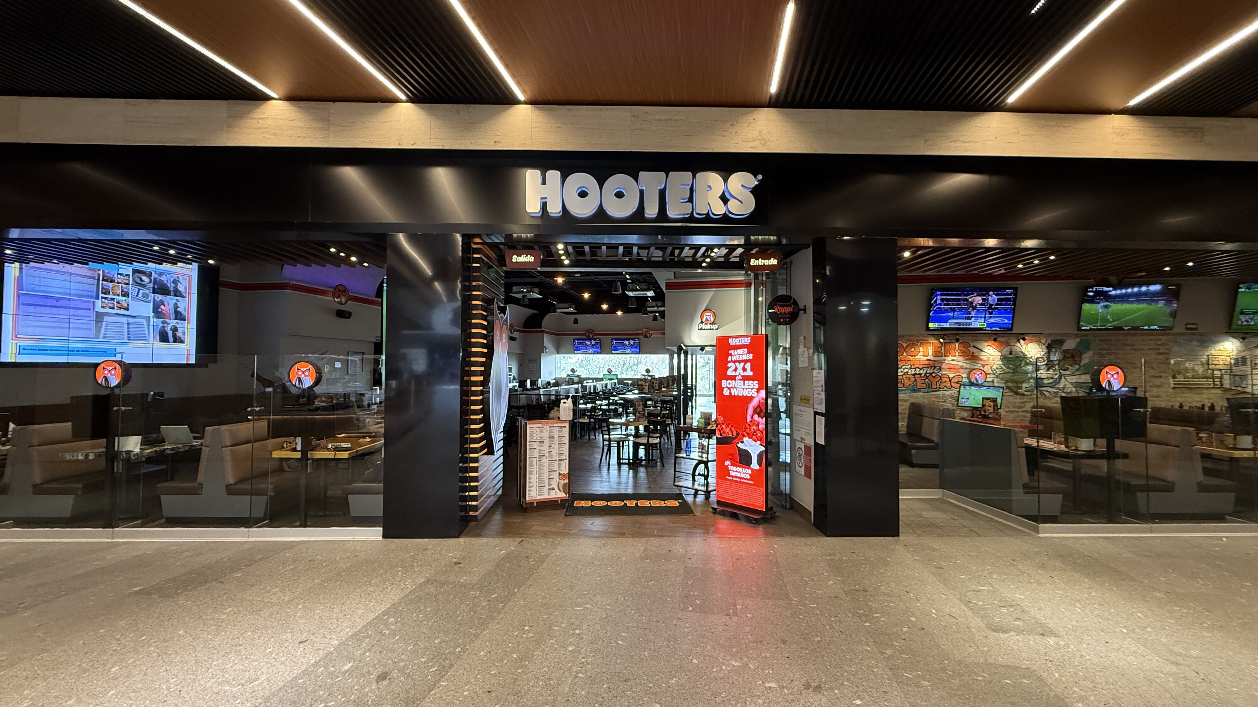Hooters Tepeyac