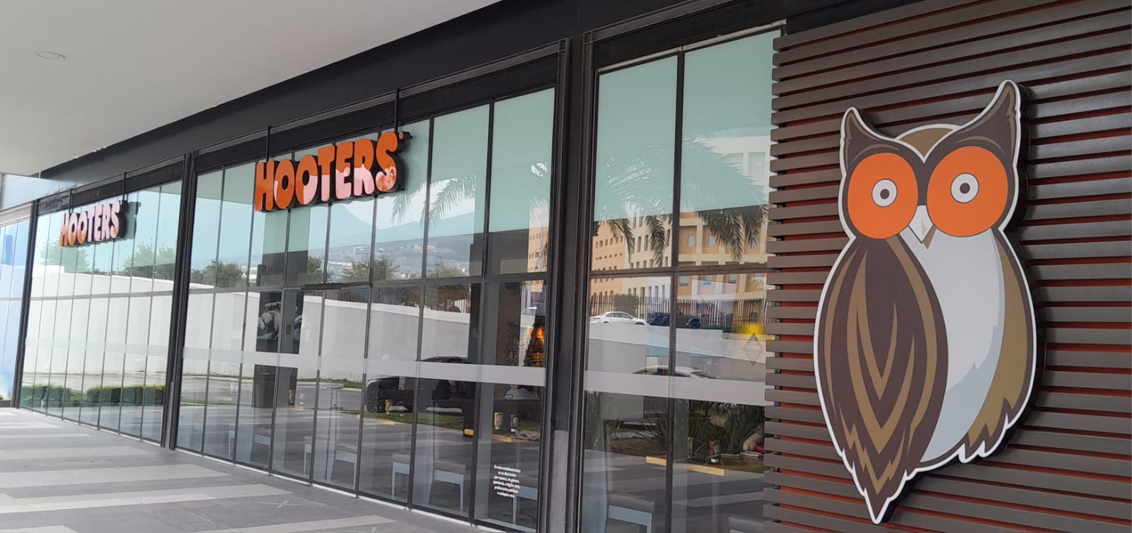 Hooters Tezontle