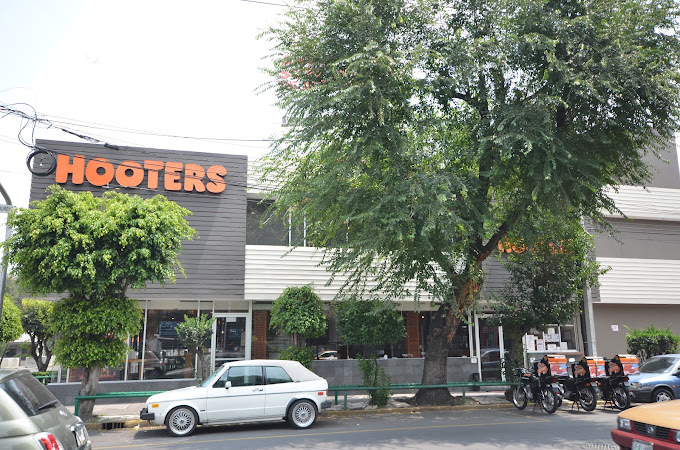 Hooters Universidad